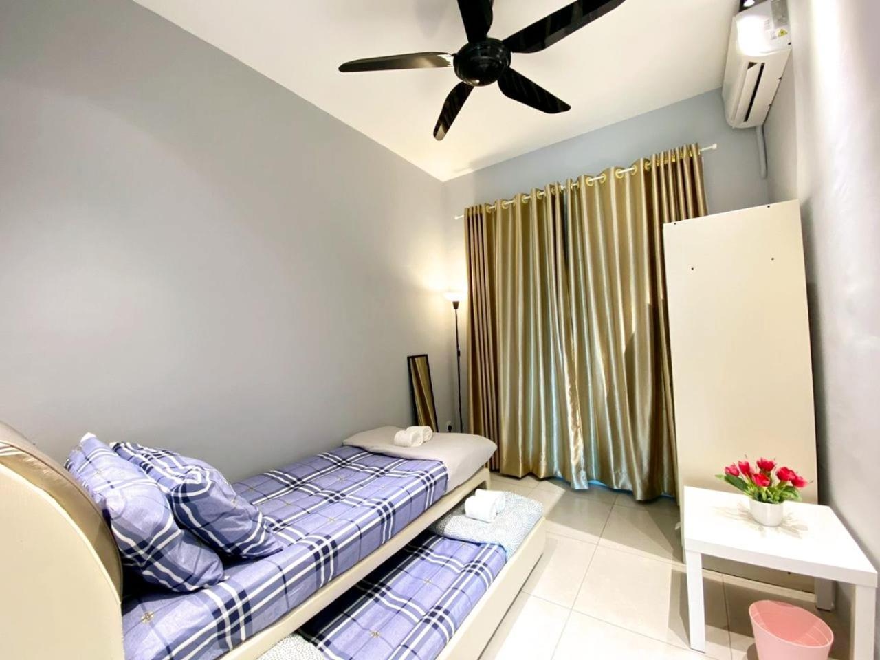 Jovial Modern Cozy 'meritus *