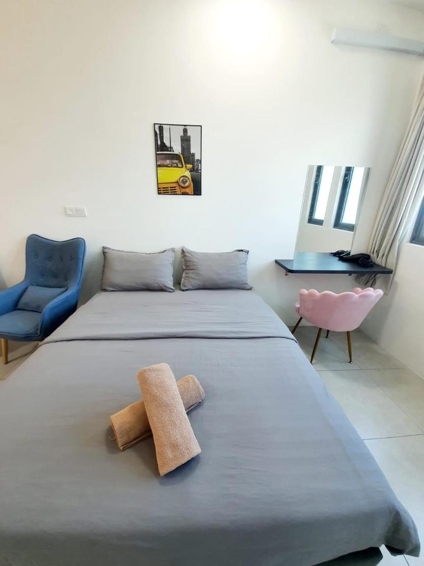 Jovial Modern Cozy 'meritus