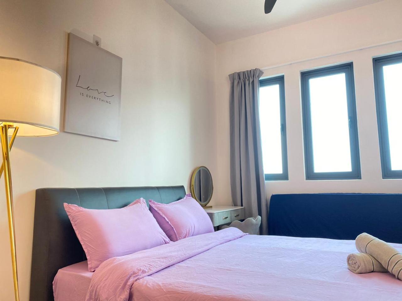 Jovial Modern Cozy 'meritus Apartment