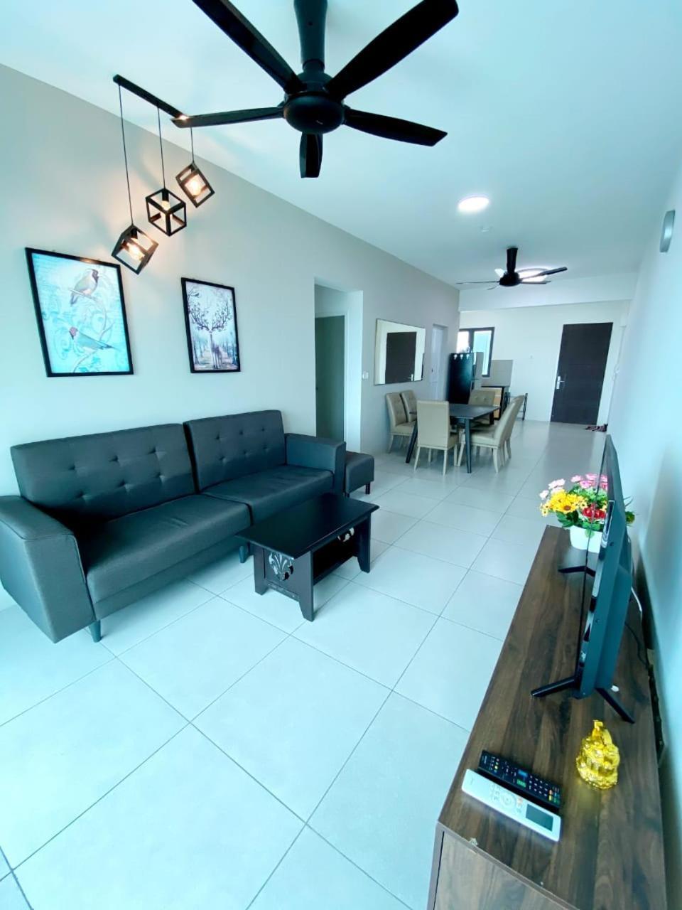Jovial Modern Cozy 'meritus * Perai