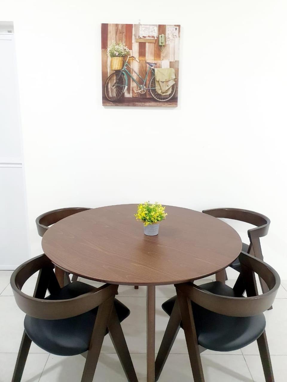 Jovial Modern Cozy 'meritus
