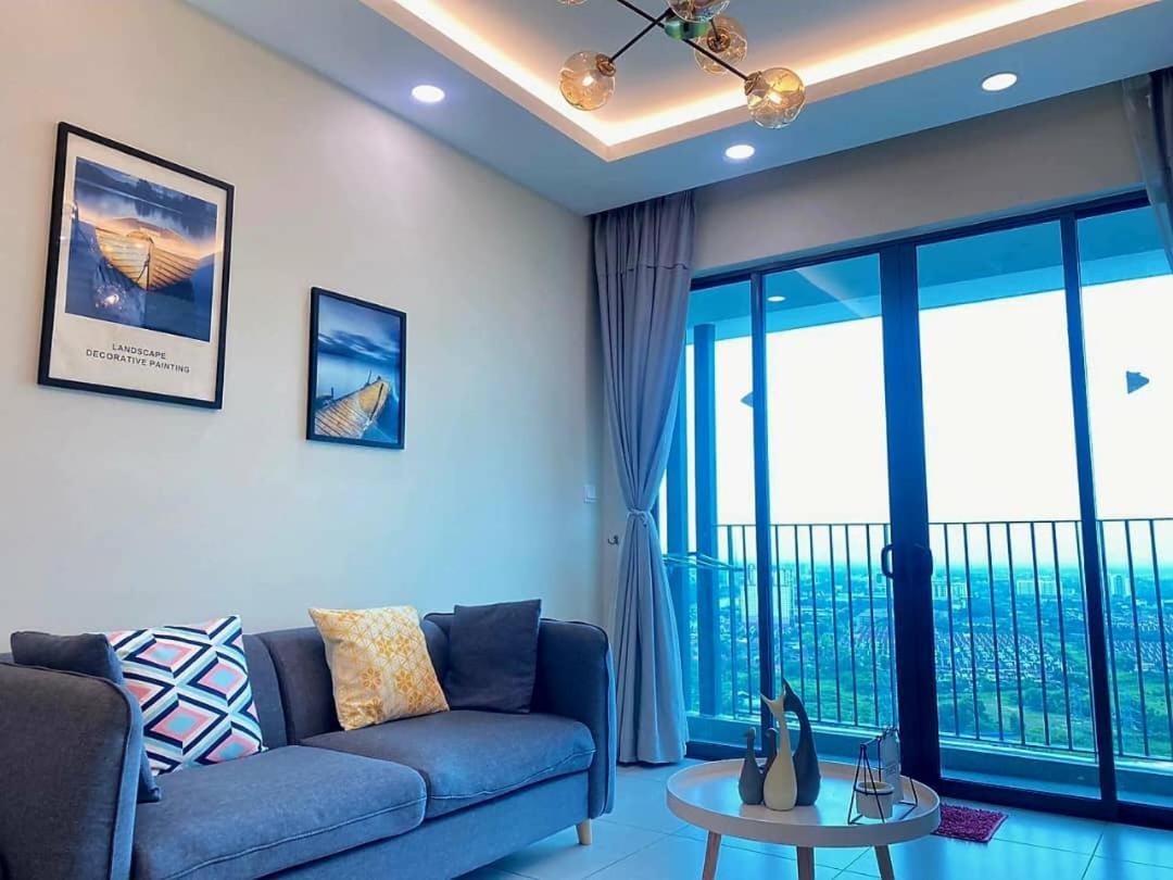 Jovial Modern Cozy 'meritus