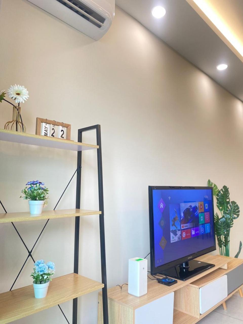 Jovial Modern Cozy 'meritus Apartment