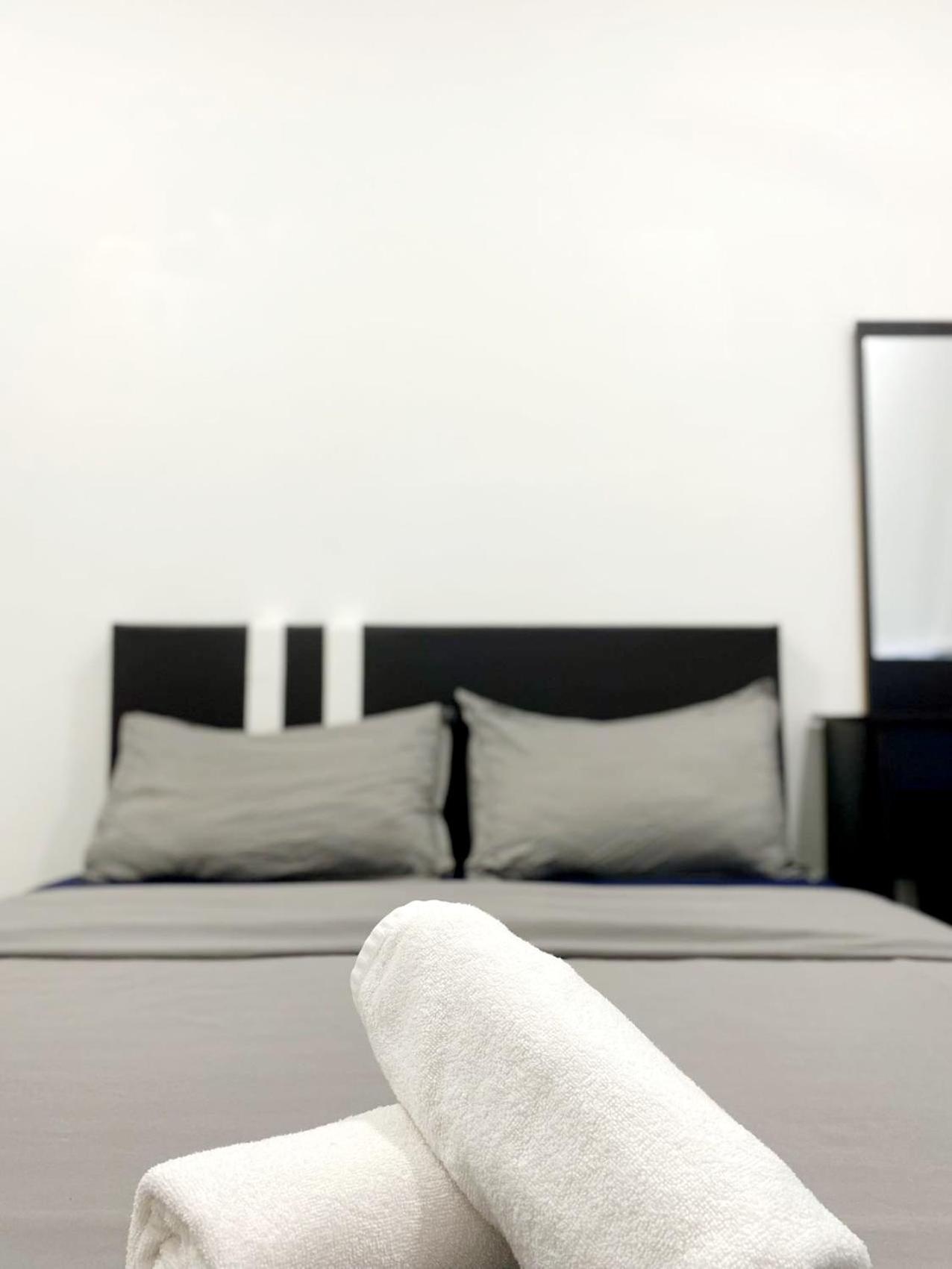 Jovial Modern Cozy 'meritus Perai