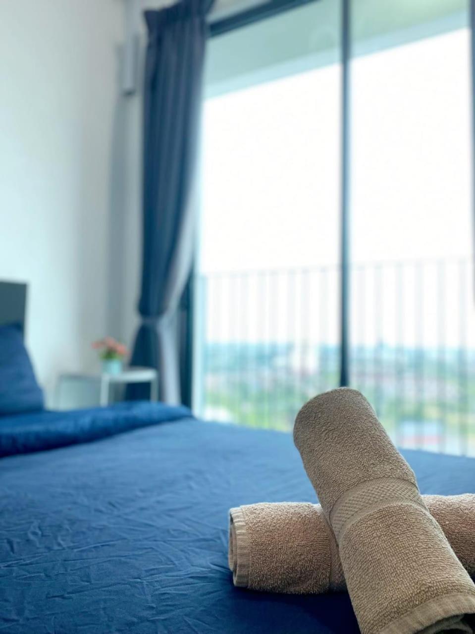 Jovial Modern Cozy 'meritus Apartment